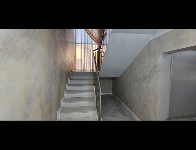 6 BEDROOM HOUSE FOR SALE IN EAGLES CREST